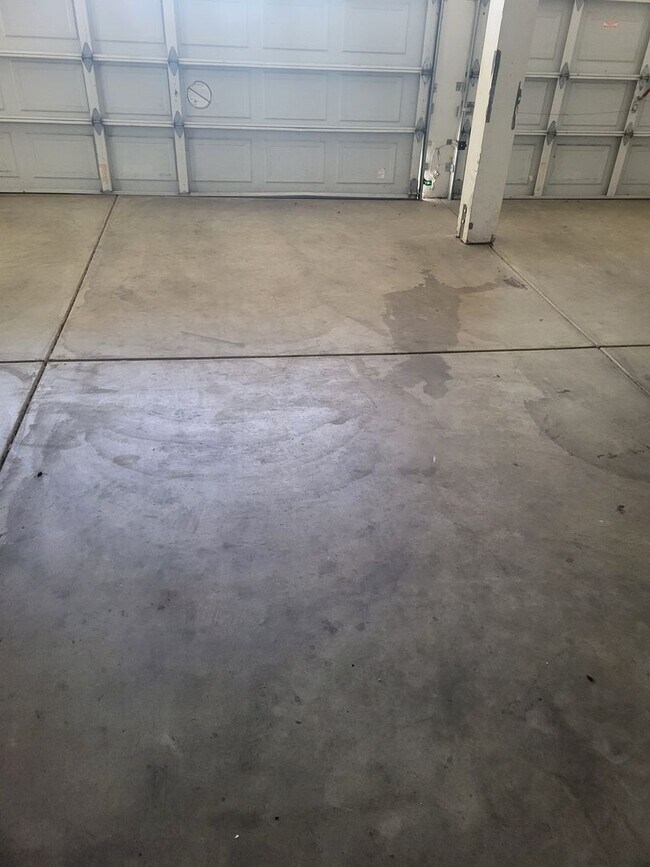 Building Photo - 5049 Pine Lake Ct