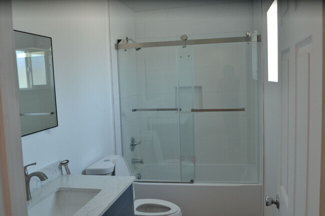 Building Photo - ??Newly Built 3 Bed / 3 Bath ADU – Great L...