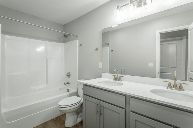 Building Photo - Modern 4 Bedroom Home in Red Bank