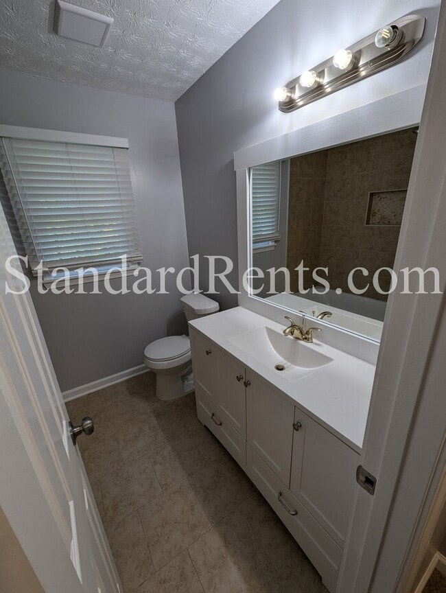 Building Photo - 2870 Spruce Cir