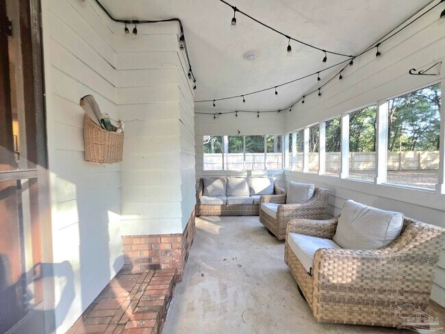 Building Photo - 5949 Rolling Greens Dr