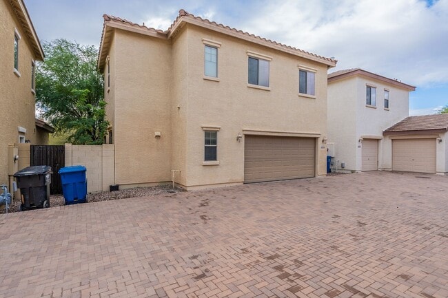 Building Photo - 3 bedroom home in Surprise