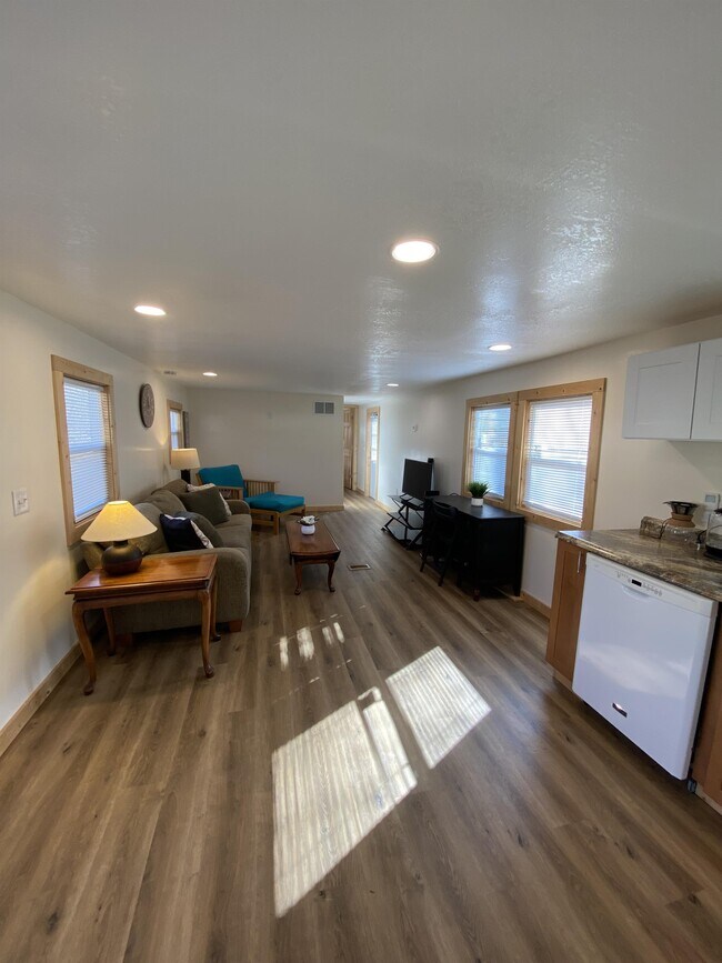 Building Photo - 50 Parkers Creek Ln