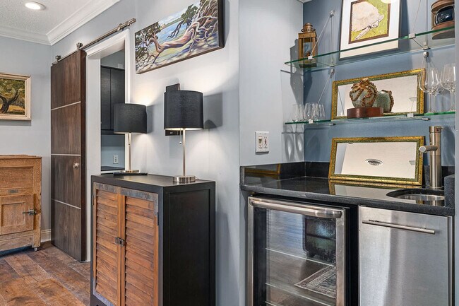 Building Photo - 430 Arricola Ave