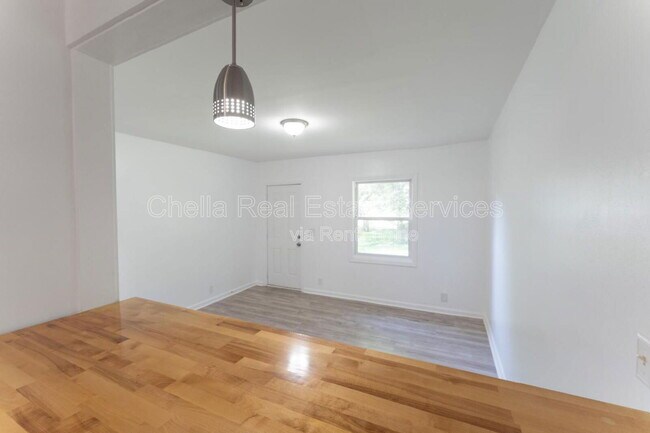 Building Photo - 922 Morrow Rd