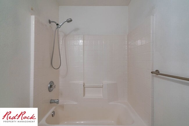 Building Photo - 2 Bedroom and 2 Bathroom Home near Quail C...