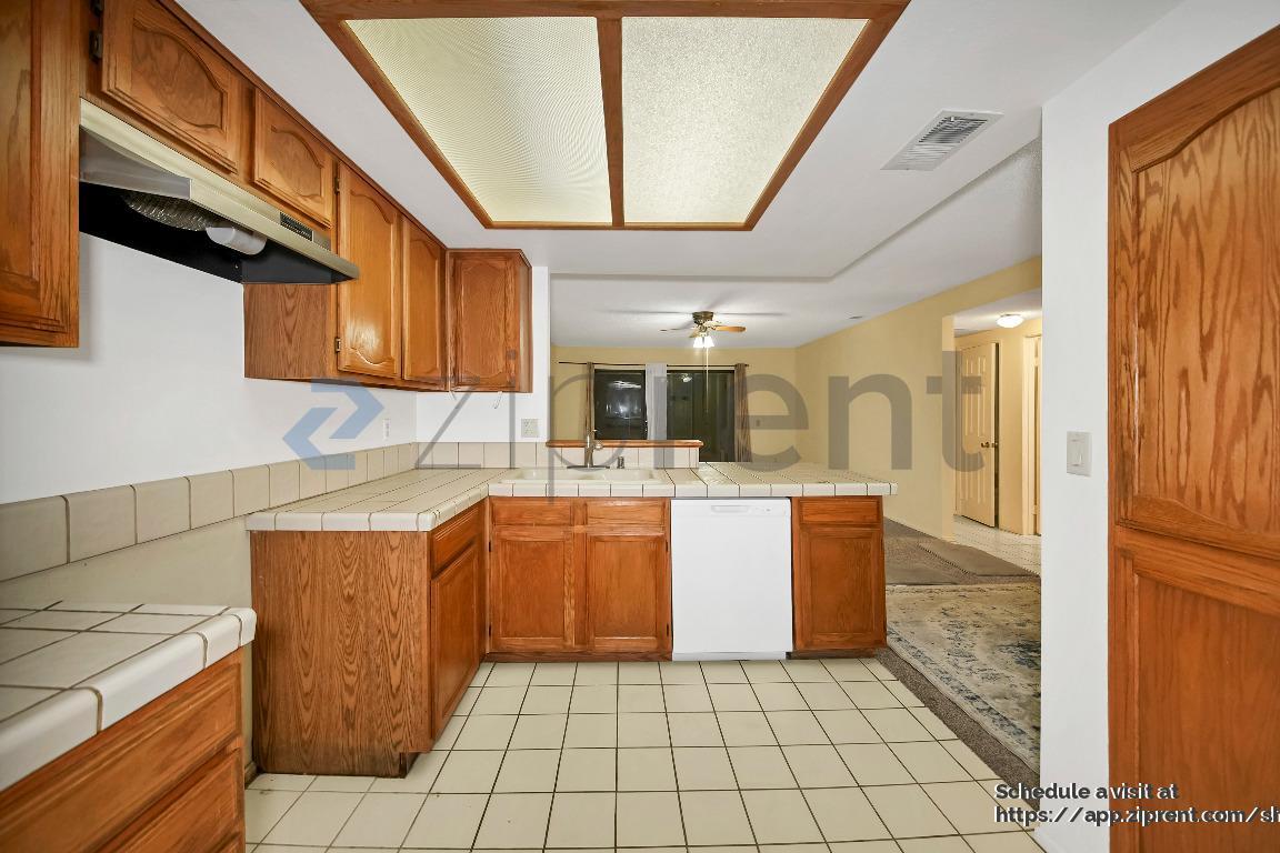 Building Photo - 11684 Ash St