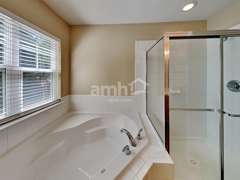 Building Photo - 1071 Heritage Manor Dr