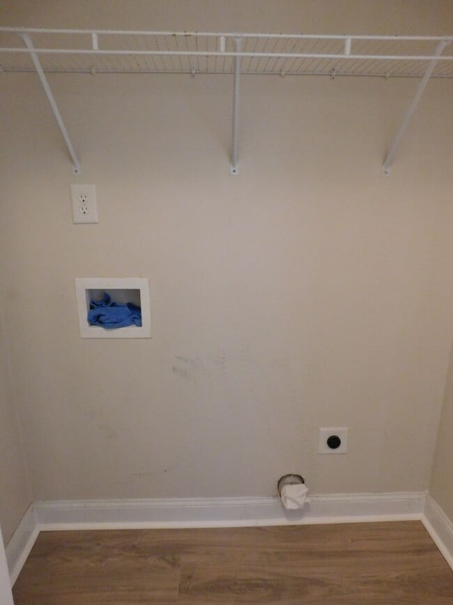 Building Photo - 221 Churchill Court - located in the Townes at Flamingo Oaks