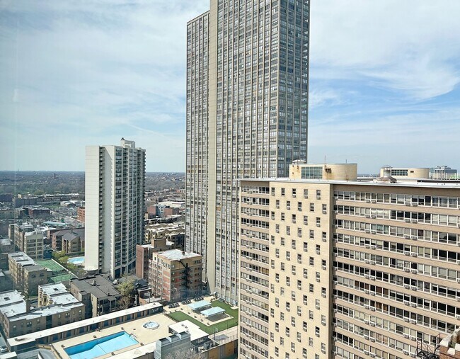 Building Photo - 3900 N Lake Shore Dr