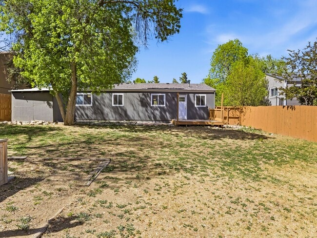 Building Photo - Beautiful Home in Central Fort Collins Location!