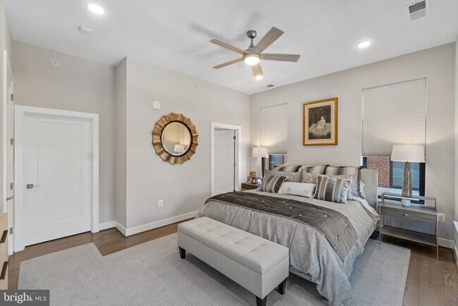 Building Photo - 5 Stationmaster St SE