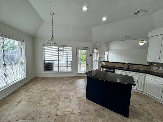 Building Photo - 1718 Berkoff Dr