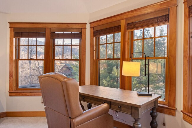 Building Photo - 20 Yellow Birch Cir