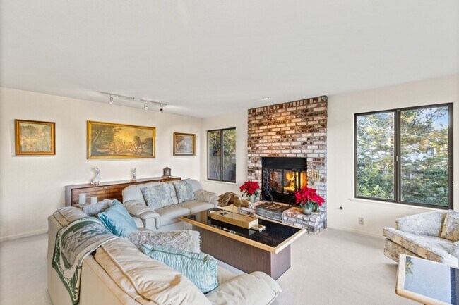 Building Photo - Breathtaking Views & Luxurious Furnished Rental in Oakmont's 55+ Community!