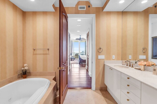 Building Photo - Step into luxury with this fully furnished PH offering stunning ocean and bay views. Located in t...