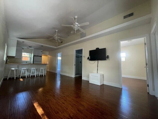 Building Photo - "Charming & Cozy 3-Bedroom Home in Prescott's Heart - Ideal Location with 700 Sq Ft of Comfort!"