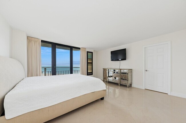Building Photo - 3000 N Ocean Dr