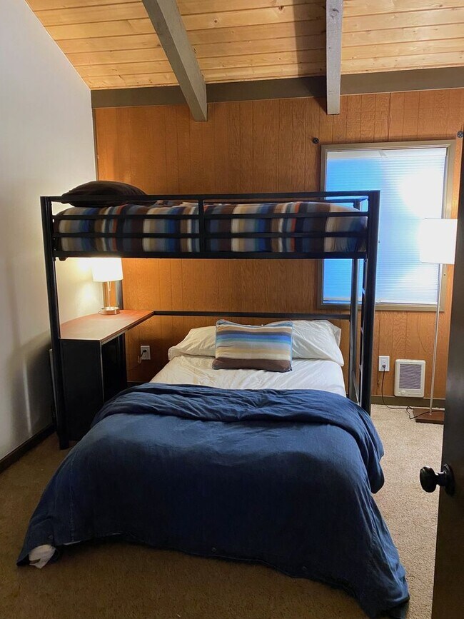 Building Photo - Furnished Cabin in Black Butte Ranch