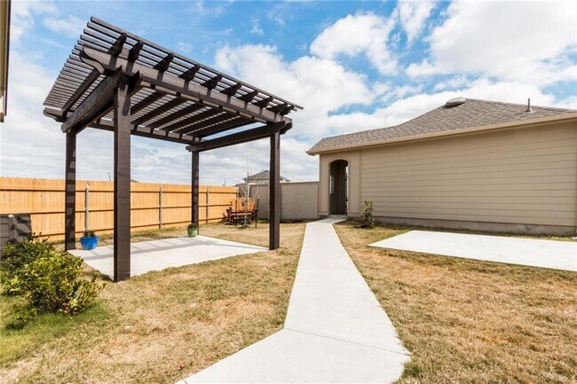 Building Photo - 2104 Pindos Pony Way
