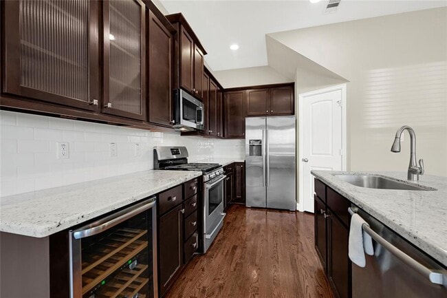 Building Photo - 1333 W 23rd St