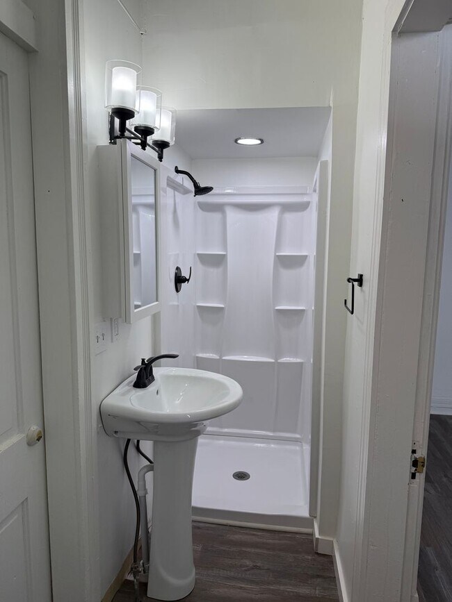 Building Photo - 1038 Heath St