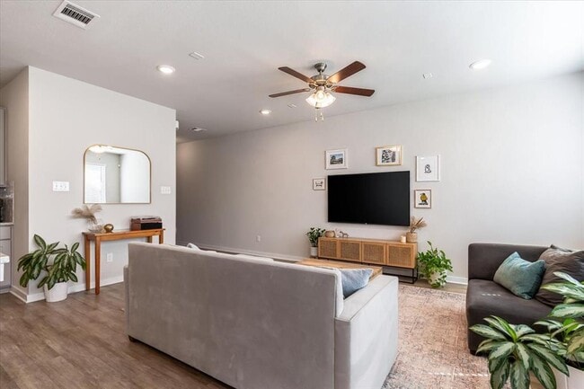Building Photo - 17103 Crane Fly Dr