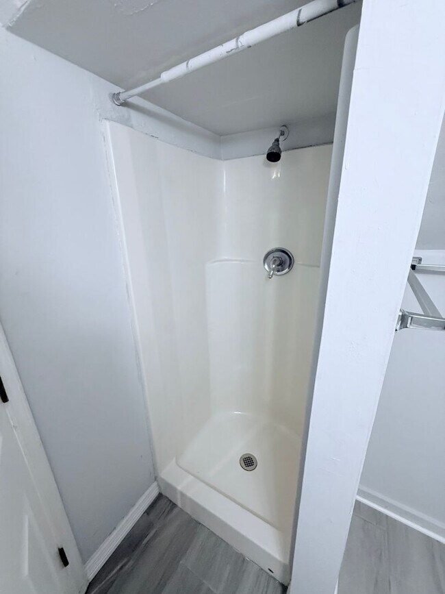 Building Photo - 1010 13th Ave W