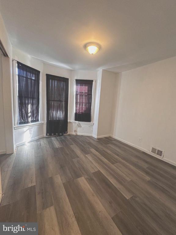 Building Photo - 25 Murray St