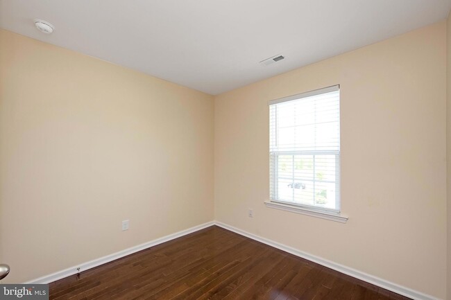Building Photo - 421 Dogwood Dr