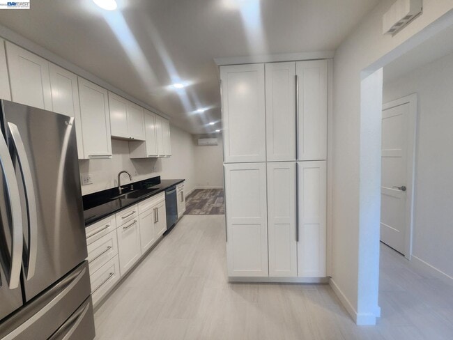 Building Photo - 749 Palomino Dr