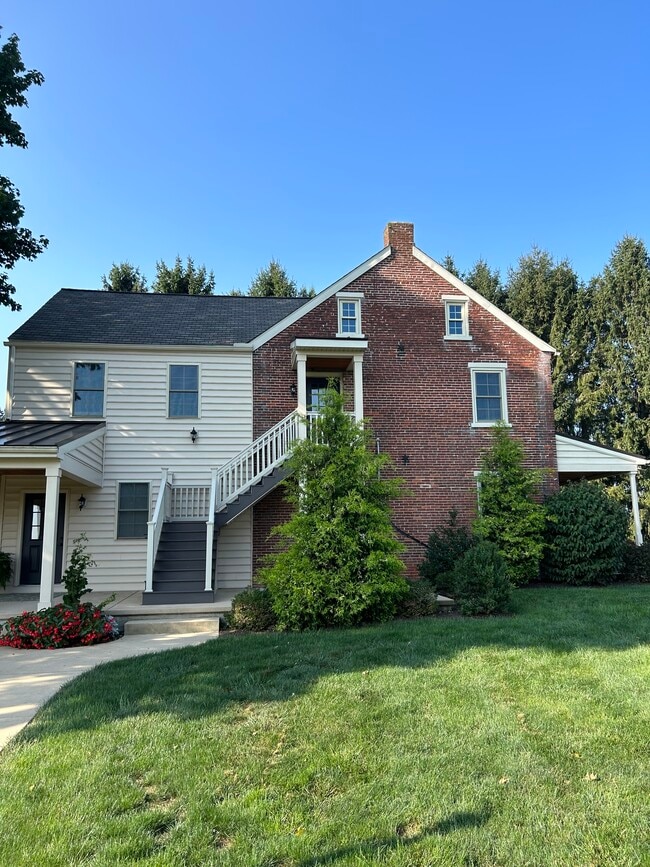 Building Photo - 2074 Creek Hill Rd