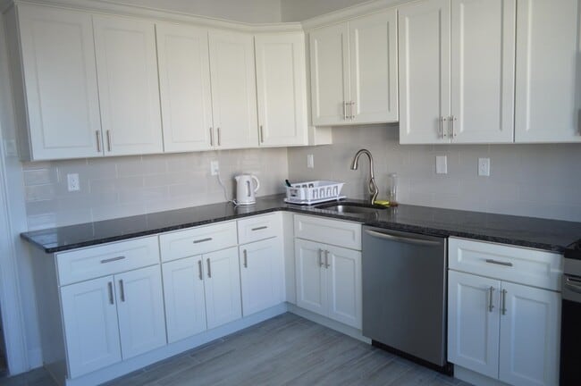 Building Photo - 286 Fulton Ave