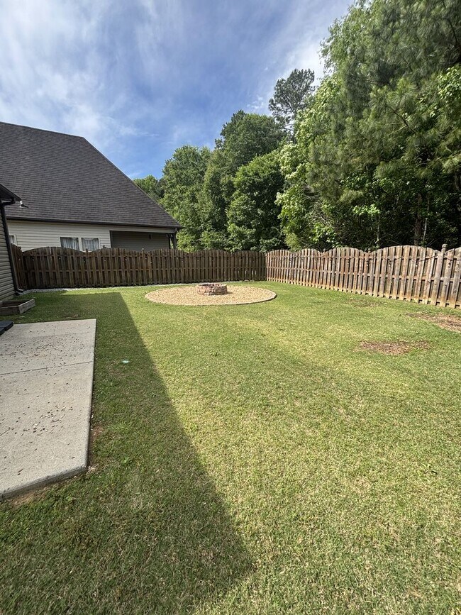 Building Photo - 3 Bed 2 Bath Home In Westover With A 2 Car Garage