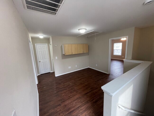 Building Photo - 4323 Leopold Pl