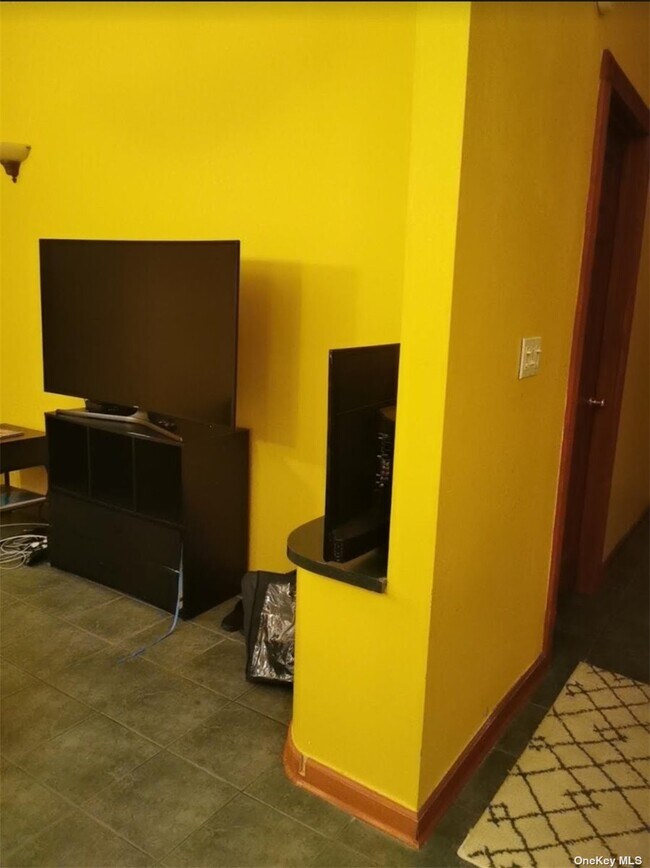 Building Photo - 90 Main St