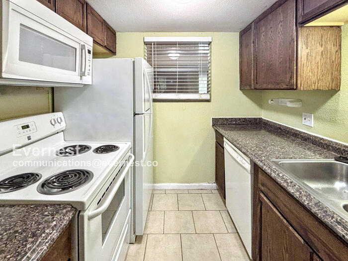 Building Photo - 710 E Dean Keeton St