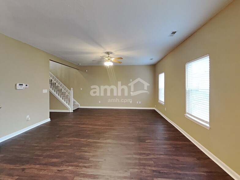 Building Photo - 657 Blue Meadow Dr