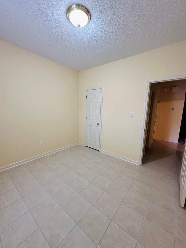 Building Photo - 596 W Ashley Glen Cir