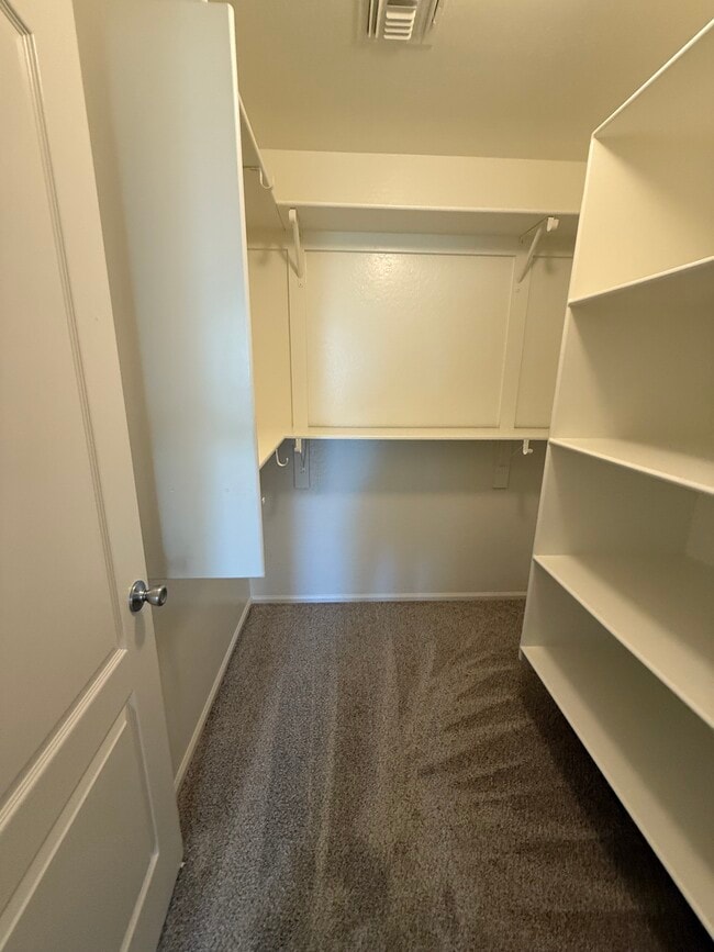 Building Photo - 942 S Deerfield Ln