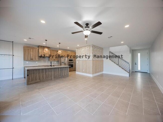 Building Photo - 142 E Hearne Way