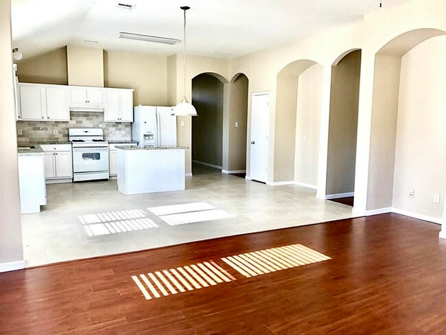 Building Photo - 30318 Emerson Creek Dr