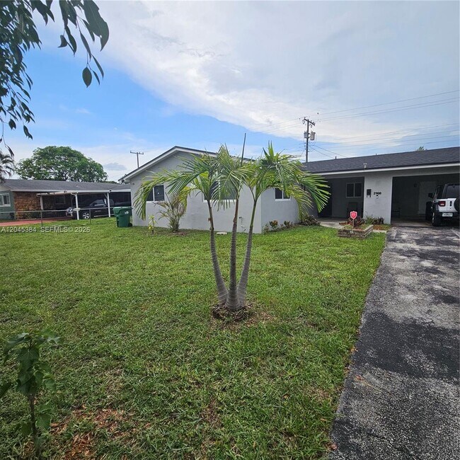 Building Photo - 2900 NW 187th St