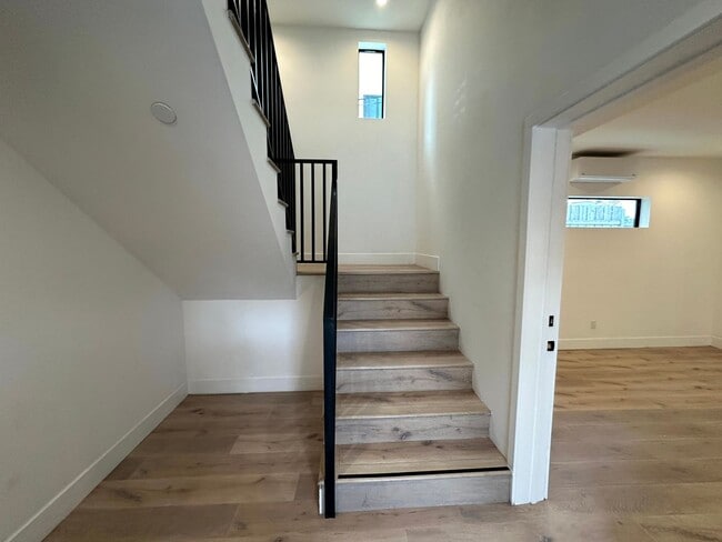Building Photo - Beautiful Modern Luxury 4 Story Townhome -...