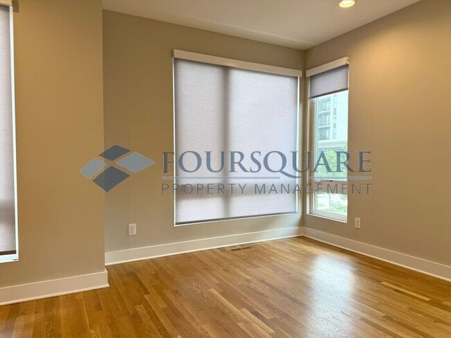 Building Photo - Beautiful  3-Bed / 3.5-Bath End-Unit Townhome with Rooftop Patio, Skyline Views & Climate-Control...