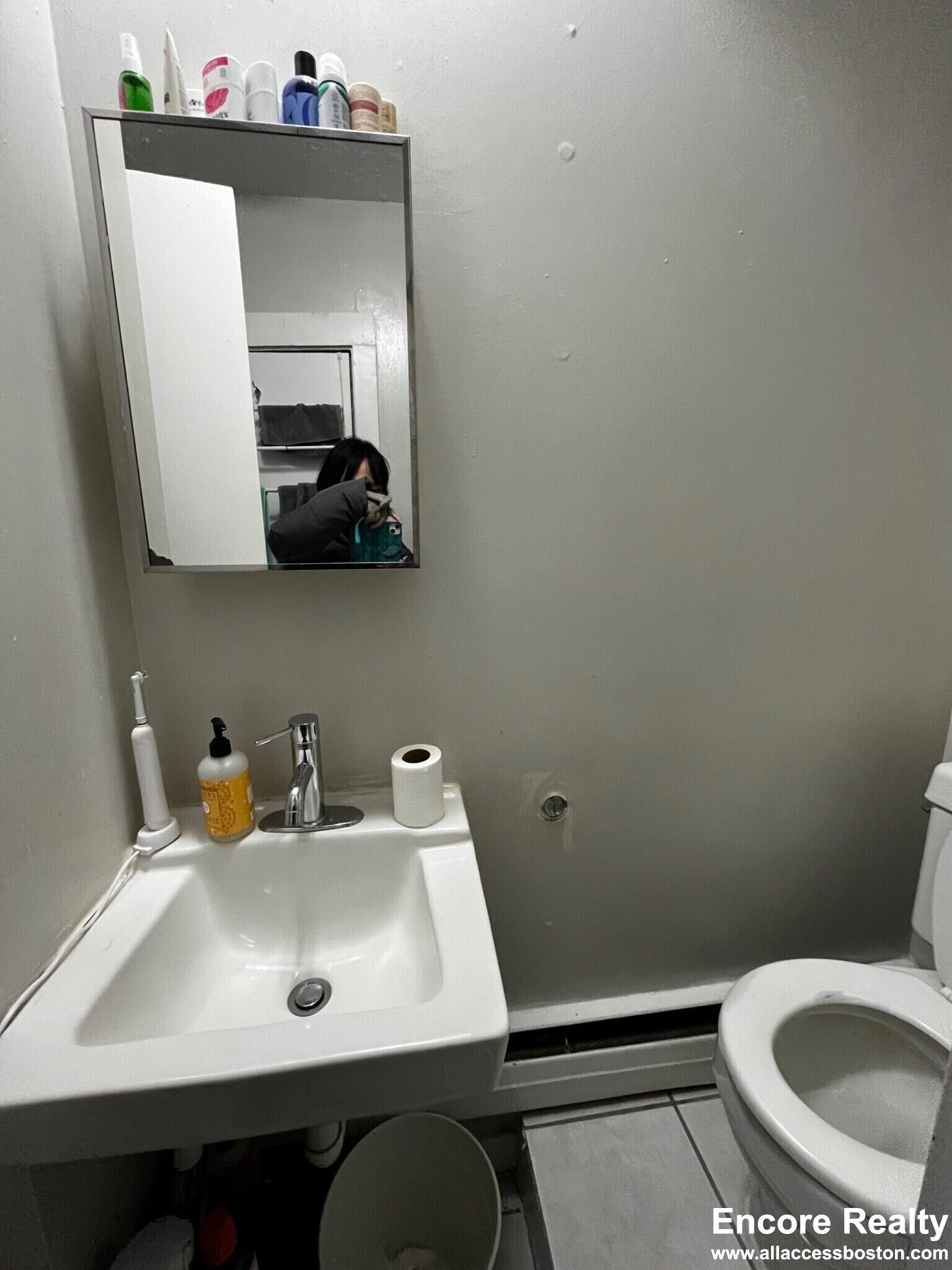 Building Photo - 41 Anderson St