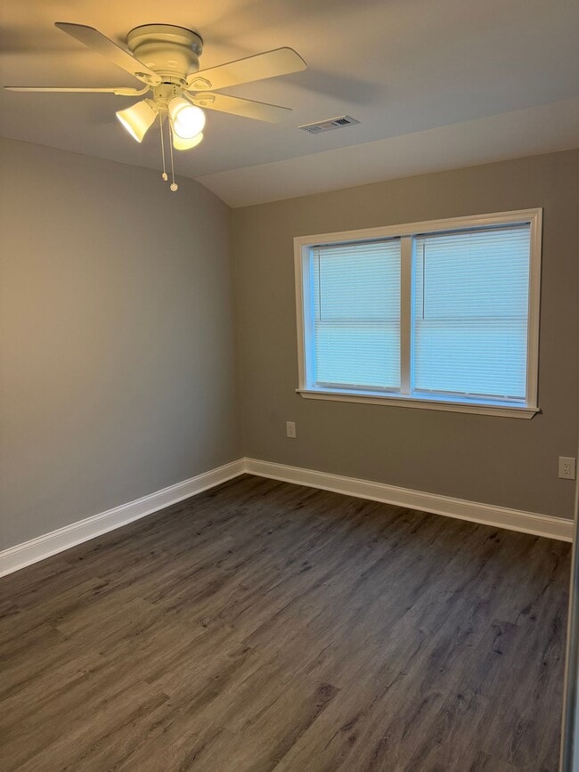 Building Photo - 1271 Limit Ave