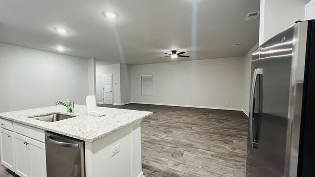 Building Photo - 116 Amethyst Dr