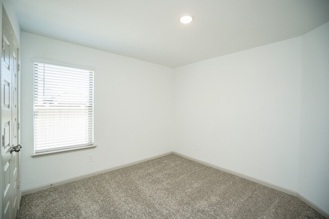 Building Photo - 3318 Parker Trce Dr
