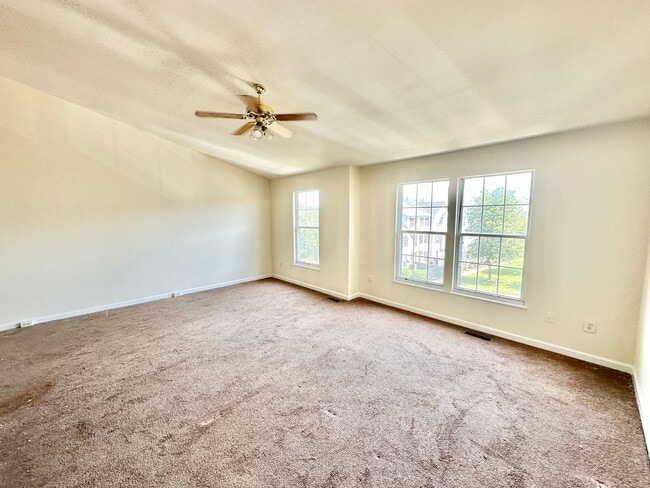 Building Photo - Fantastic 3 Bedroom Townhouse in Wellingto...